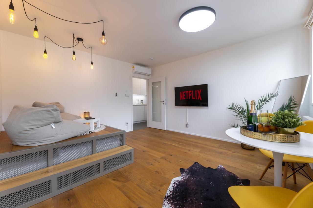 Luxurious, Charming Studio Perfect For Couples Prag Eksteriør billede