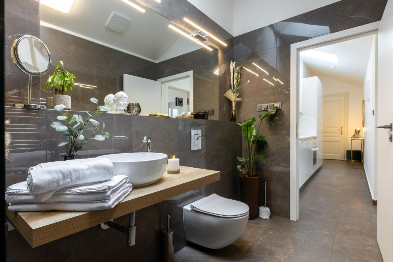 Luxurious, Charming Studio Perfect For Couples Prag Eksteriør billede