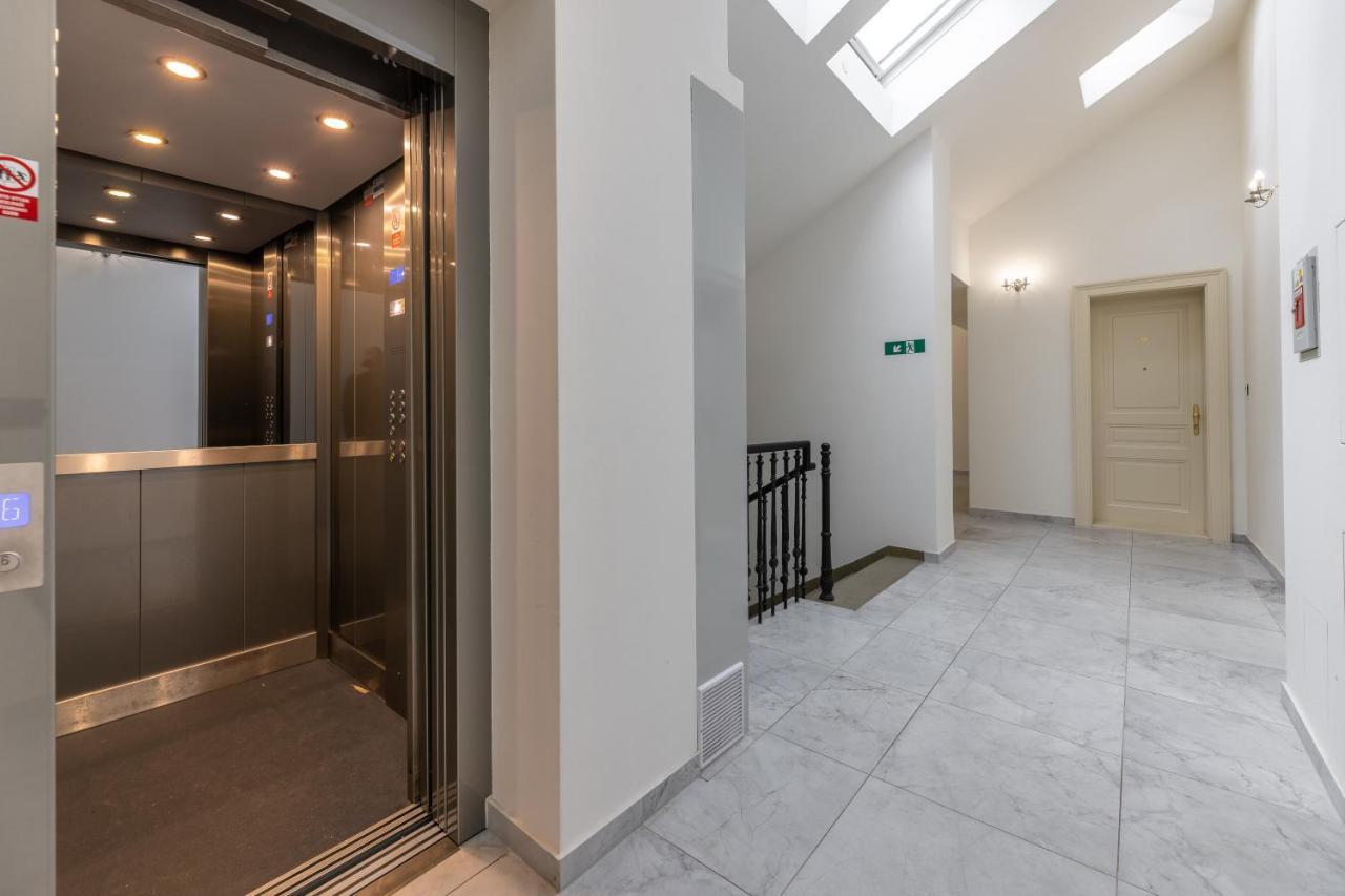 Luxurious, Charming Studio Perfect For Couples Prag Eksteriør billede